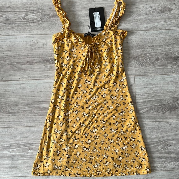 Floral print frill detail shift dress - Picture 1 of 6